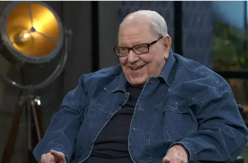 Humorista Ary Toledo morre aos 87 anos